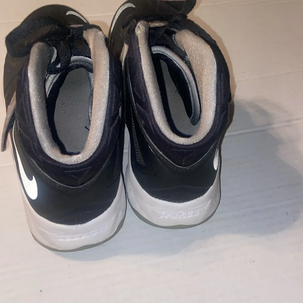 Black Nike high tops size US 6.5 Y